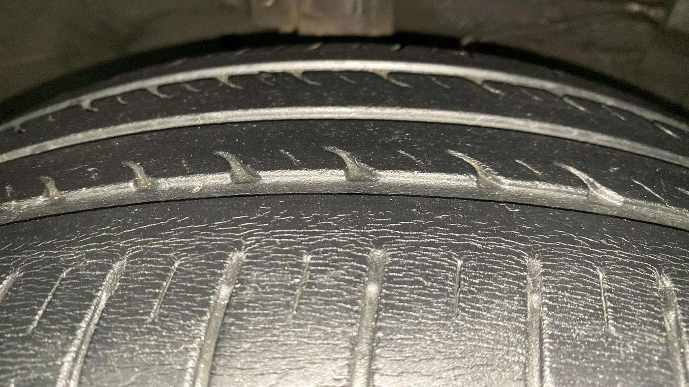 2017 Maruti Ciaz ZETA 1.4  MT PETROL, Petrol, Manual, 42,021 km, Right Front Tyre Tread