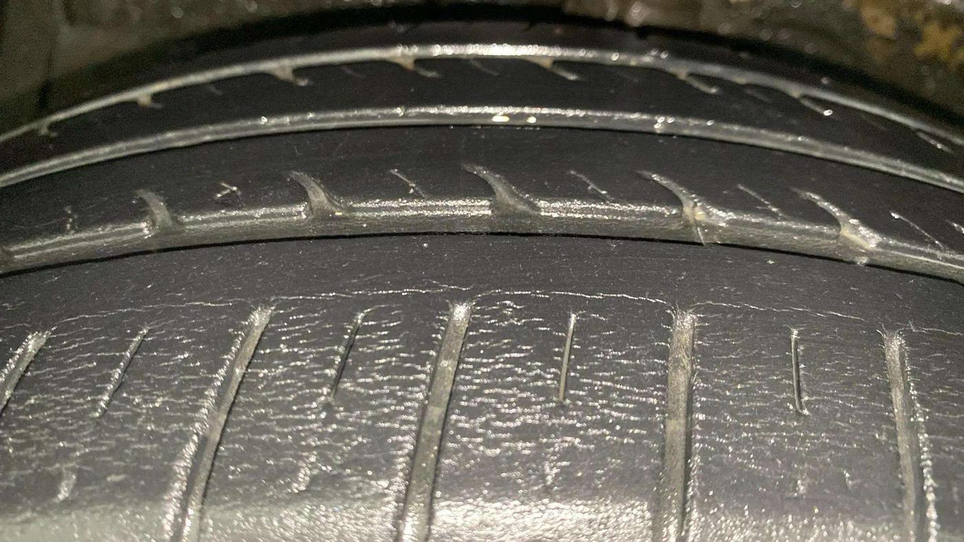 2017 Maruti Ciaz ZETA 1.4  MT PETROL, Petrol, Manual, 42,021 km, Left Front Tyre Tread