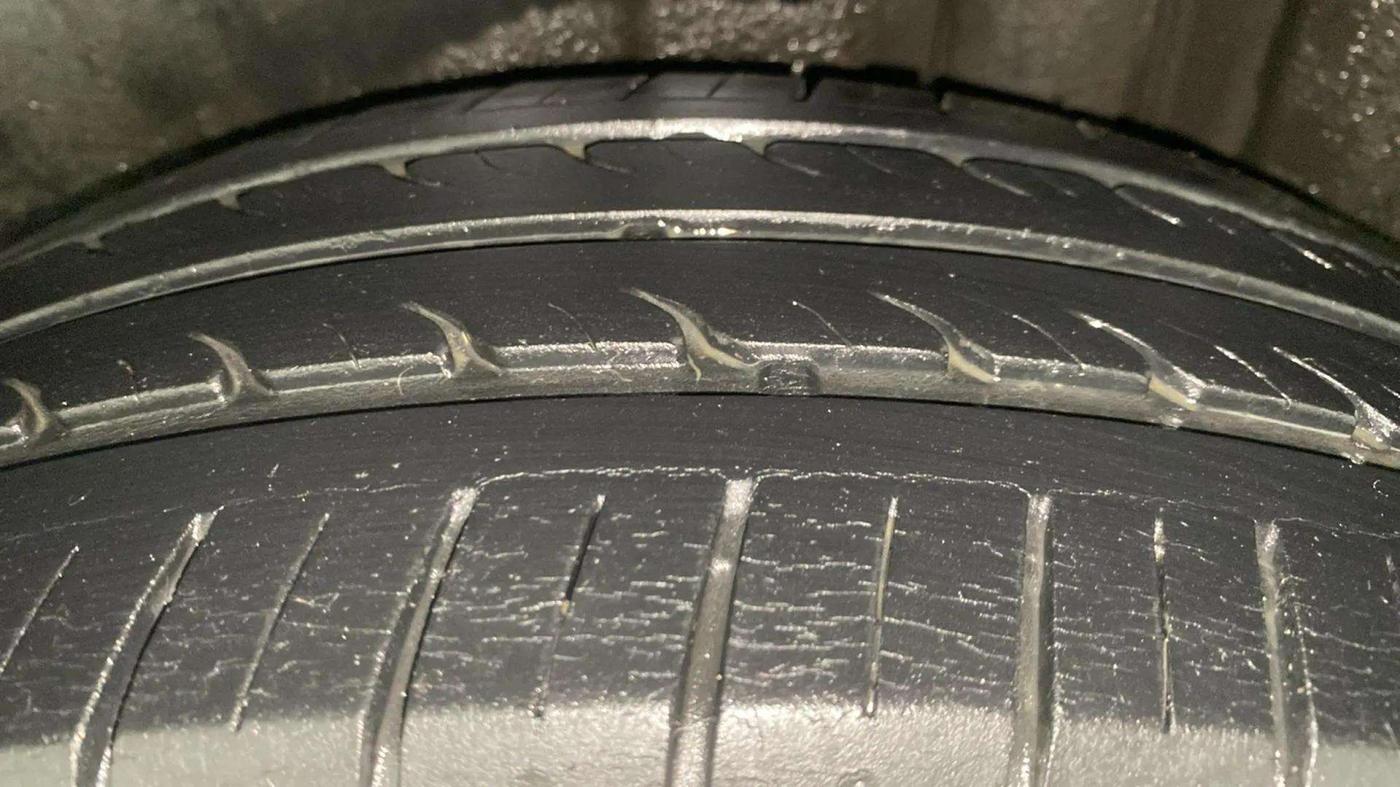 2017 Maruti Ciaz ZETA 1.4  MT PETROL, Petrol, Manual, 42,021 km, Left Rear Tyre Tread