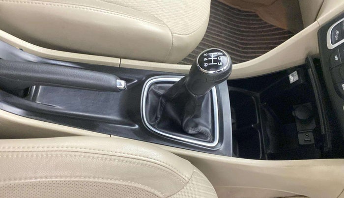 2017 Maruti Ciaz ZETA 1.4  MT PETROL, Petrol, Manual, 42,021 km, Gear Lever