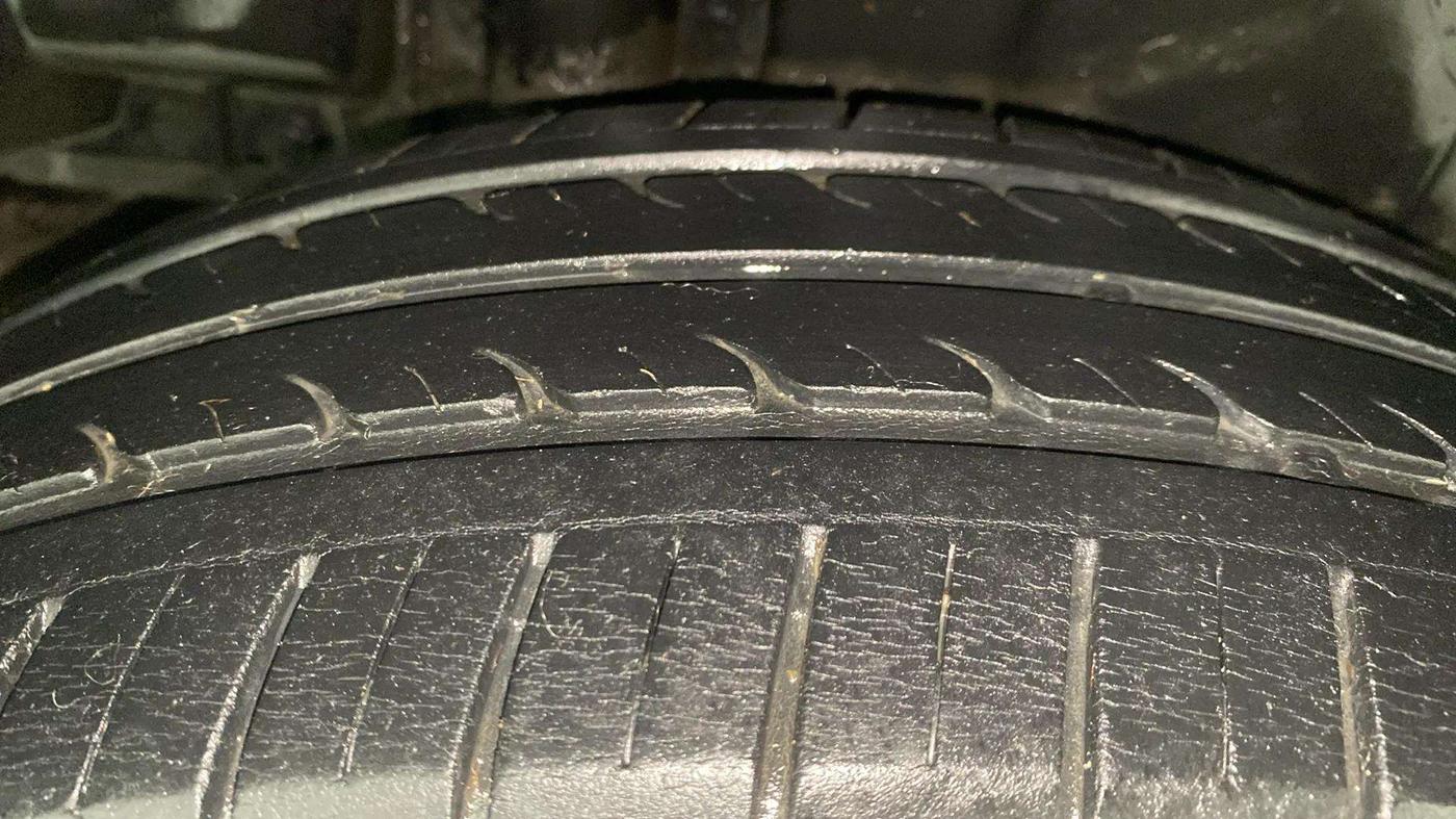 2017 Maruti Ciaz ZETA 1.4  MT PETROL, Petrol, Manual, 42,021 km, Right Rear Tyre Tread