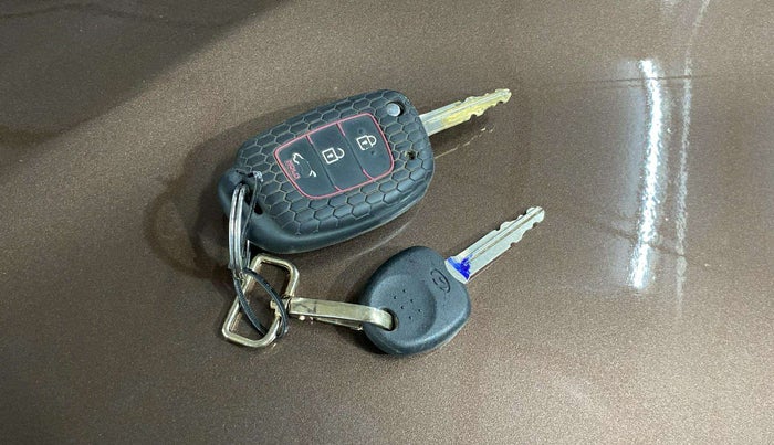 2021 Hyundai AURA S 1.2 CNG, CNG, Manual, 84,108 km, Key Close Up