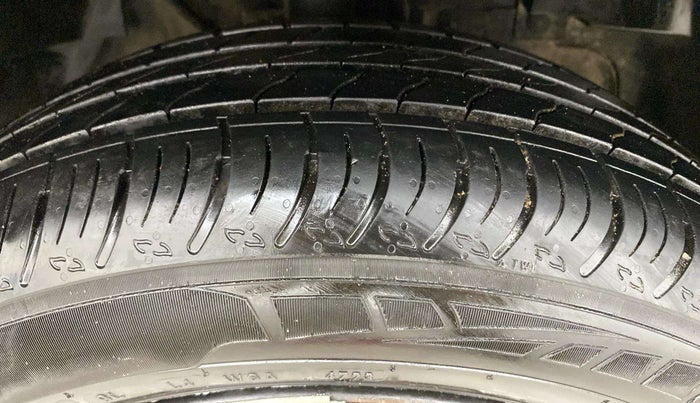 2018 Tata NEXON XZ PETROL, Petrol, Manual, 35,015 km, Right Front Tyre Tread