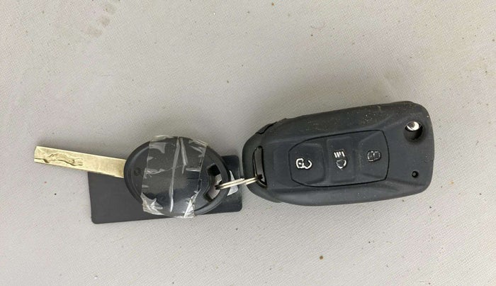 2018 Tata NEXON XZ PETROL, Petrol, Manual, 35,015 km, Key Close Up
