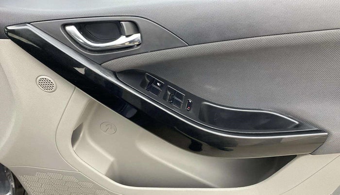 2018 Tata NEXON XZ PETROL, Petrol, Manual, 35,015 km, Driver Side Door Panels Control