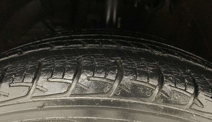 2017 Maruti Baleno DELTA PETROL 1.2, Petrol, Manual, 40,929 km, Left Front Tyre Tread