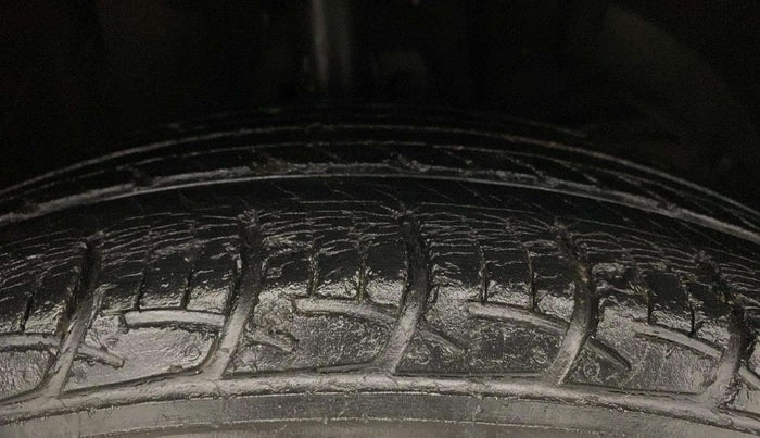 2017 Maruti Baleno DELTA PETROL 1.2, Petrol, Manual, 40,929 km, Right Front Tyre Tread