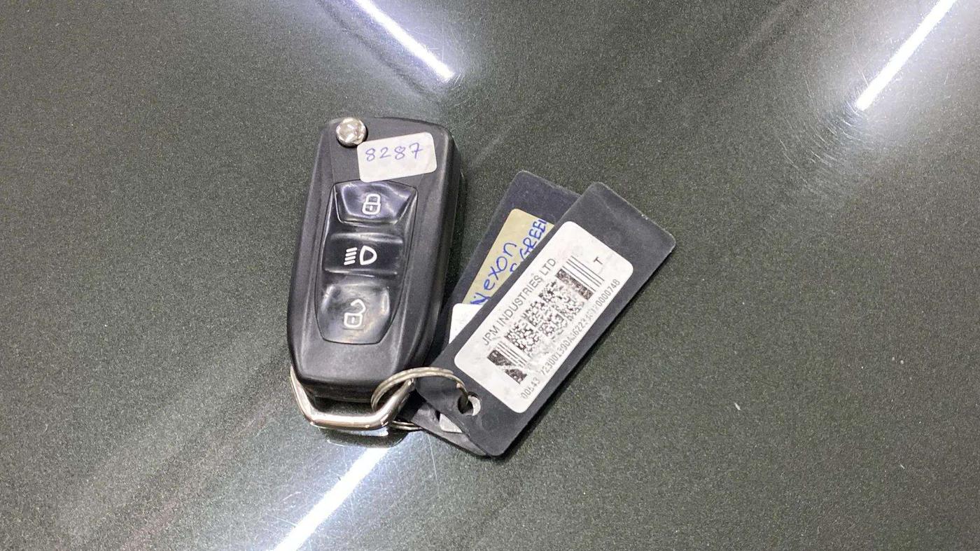2020 Tata NEXON XMA PETROL, Petrol, Automatic, 40,252 km, Key Close Up