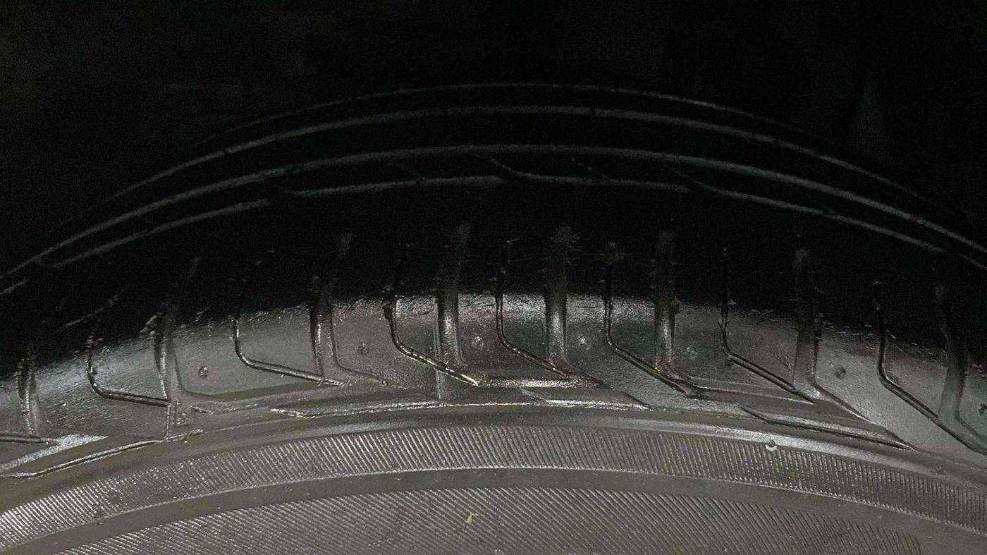 2020 Tata NEXON XMA PETROL, Petrol, Automatic, 40,252 km, Left Front Tyre Tread