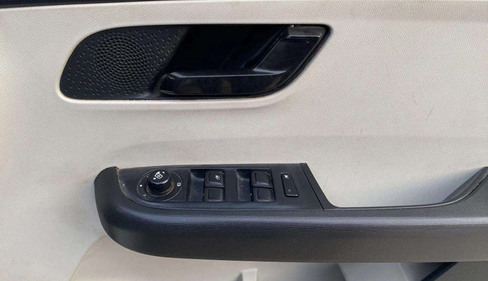 2022 Tata ALTROZ XT PETROL, Petrol, Manual, 7,148 km, Driver Side Door Panels Control
