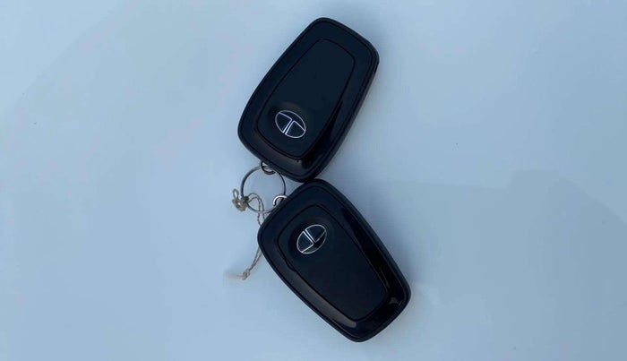 2022 Tata ALTROZ XT PETROL, Petrol, Manual, 7,148 km, Key Close Up