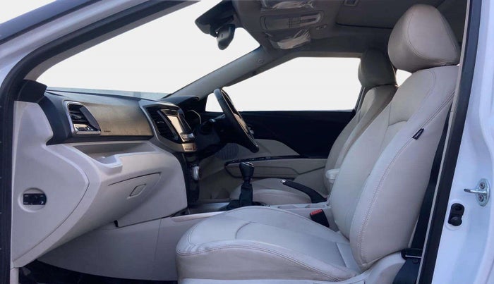 2023 Mahindra XUV300 W8 (O) 1.2 PETROL, Petrol, Manual, 12,183 km, Right Side Front Door Cabin