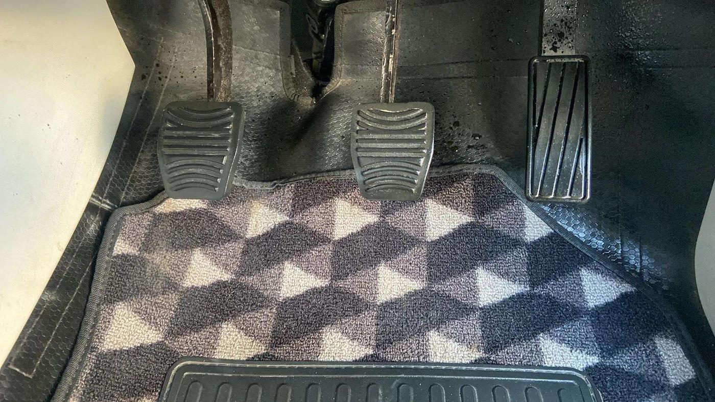 2023 Mahindra XUV300 W8 (O) 1.2 PETROL, Petrol, Manual, 12,256 km, Pedals