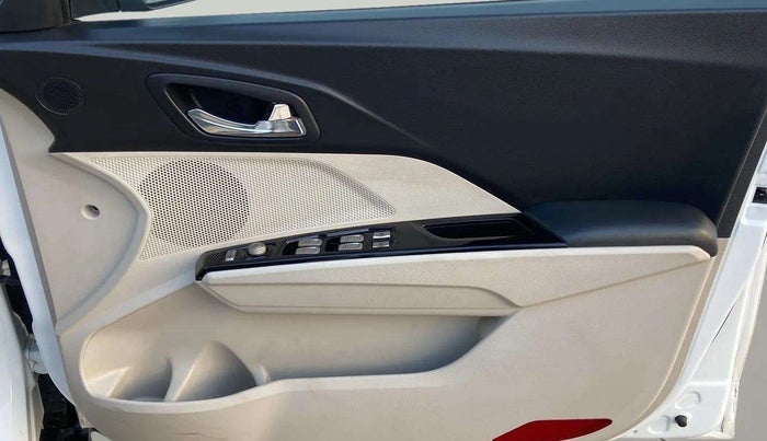 2023 Mahindra XUV300 W8 (O) 1.2 PETROL, Petrol, Manual, 12,183 km, Driver Side Door Panels Control