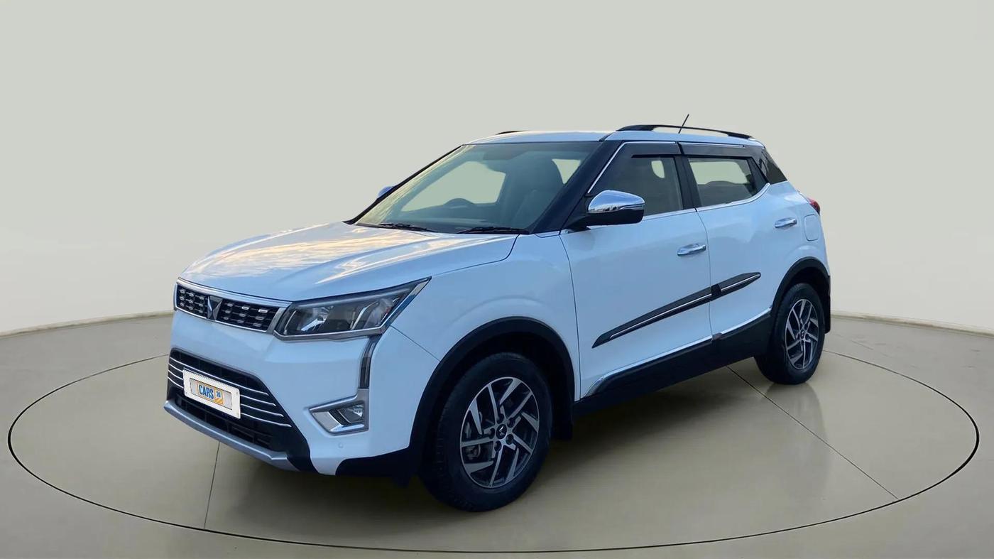 2023 Mahindra XUV300 W8 (O) 1.2 PETROL, Petrol, Manual, 12,256 km, Left Front Diagonal