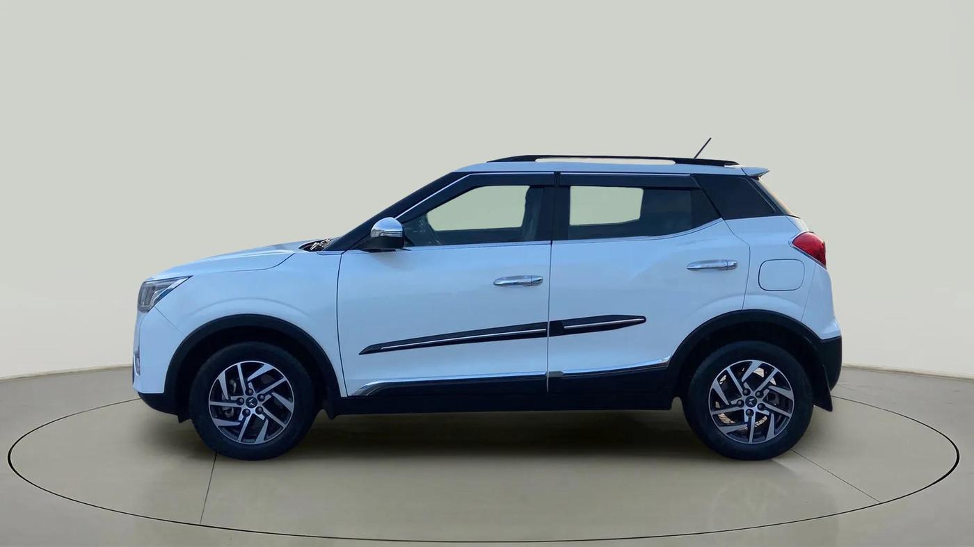 2023 Mahindra XUV300 W8 (O) 1.2 PETROL, Petrol, Manual, 12,256 km, Left Side