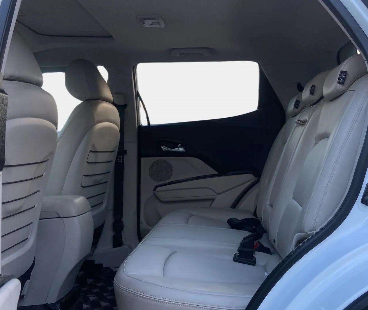 2023 Mahindra XUV300 W8 (O) 1.2 PETROL, Petrol, Manual, 12,256 km, Right Side Rear Door Cabin