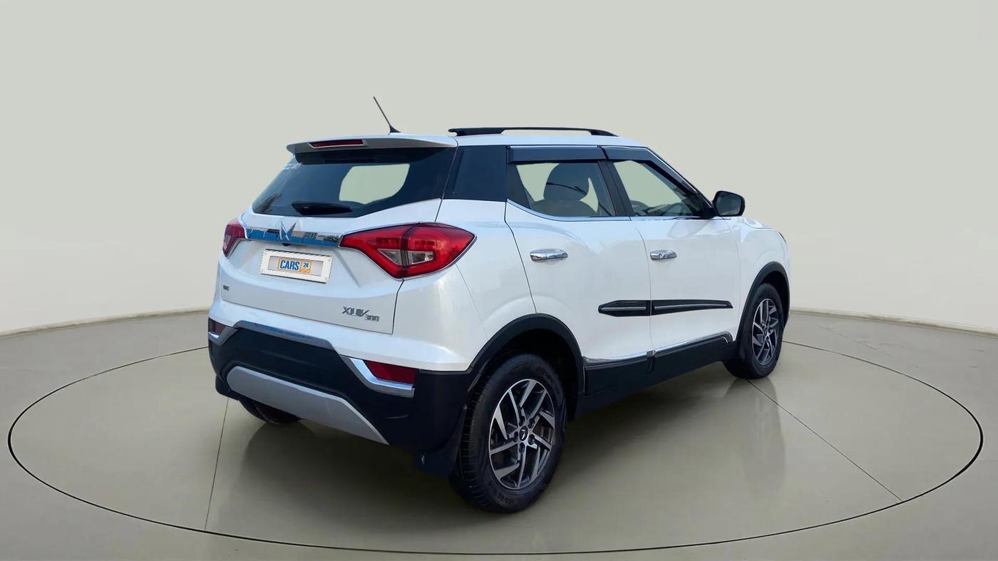 2023 Mahindra XUV300 W8 (O) 1.2 PETROL, Petrol, Manual, 12,256 km, Right Back Diagonal