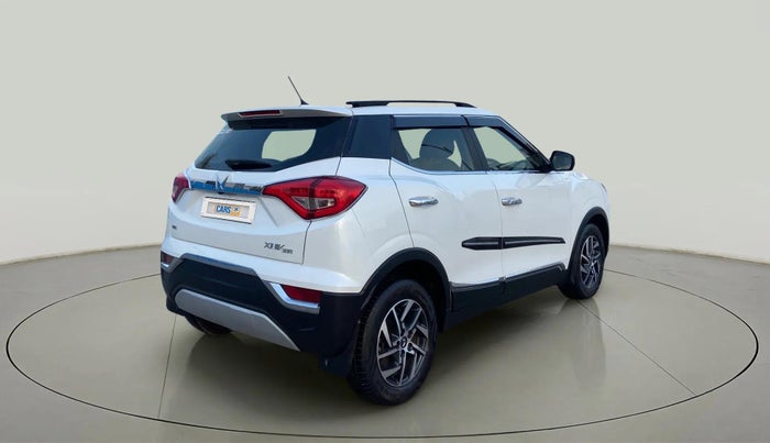2023 Mahindra XUV300 W8 (O) 1.2 PETROL, Petrol, Manual, 12,183 km, Right Back Diagonal