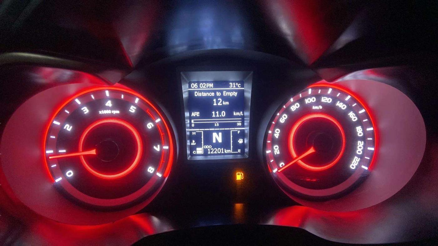 2023 Mahindra XUV300 W8 (O) 1.2 PETROL, Petrol, Manual, 12,256 km, Odometer Image