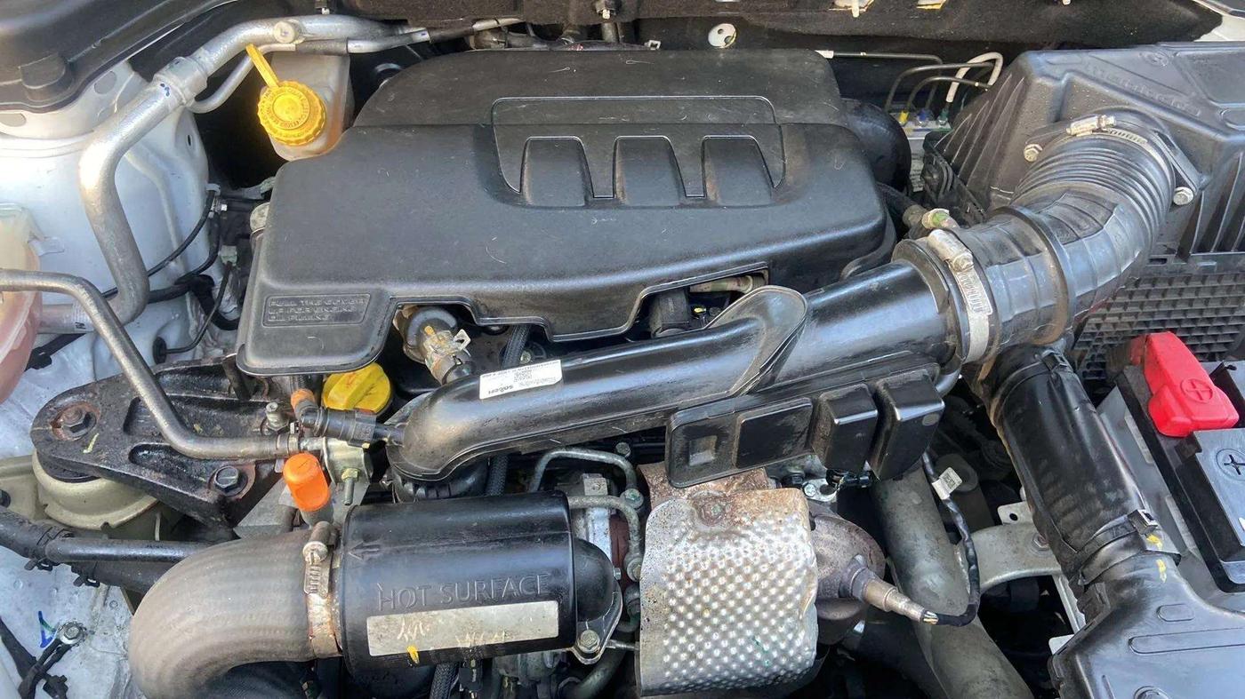 2023 Mahindra XUV300 W8 (O) 1.2 PETROL, Petrol, Manual, 12,256 km, Open Bonet
