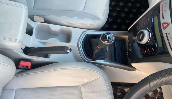 2023 Mahindra XUV300 W8 (O) 1.2 PETROL, Petrol, Manual, 12,183 km, Gear Lever