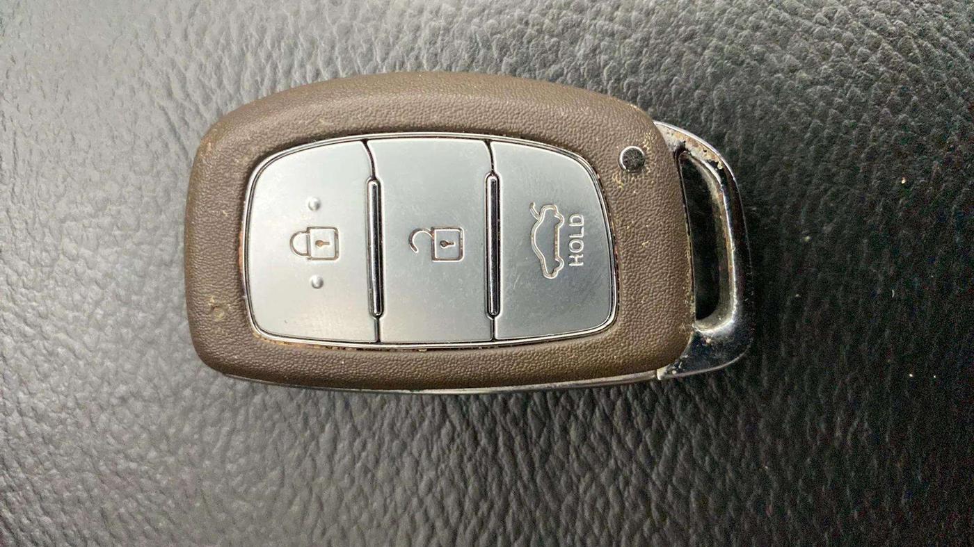 2022 Hyundai GRAND I10 NIOS ASTA AMT 1.2 KAPPA VTVT, Petrol, Automatic, 17,338 km, Key Close Up