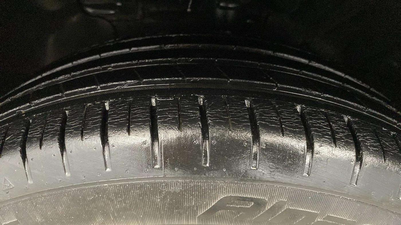 2021 Hyundai Verna S PLUS 1.5 VTVT, Petrol, Manual, 33,745 km, Left Front Tyre Tread