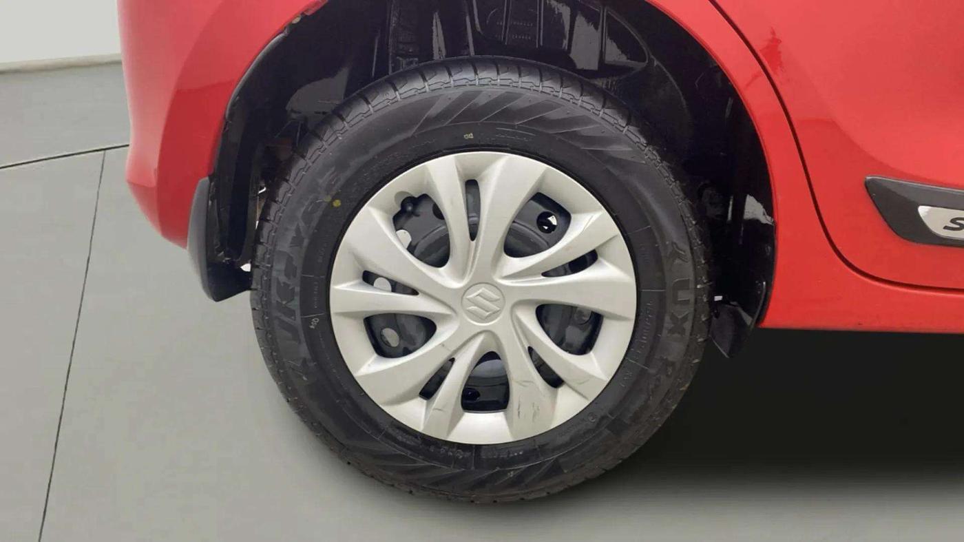 2023 Maruti Swift VXI, Petrol, Manual, 25,028 km, Right Rear Wheel
