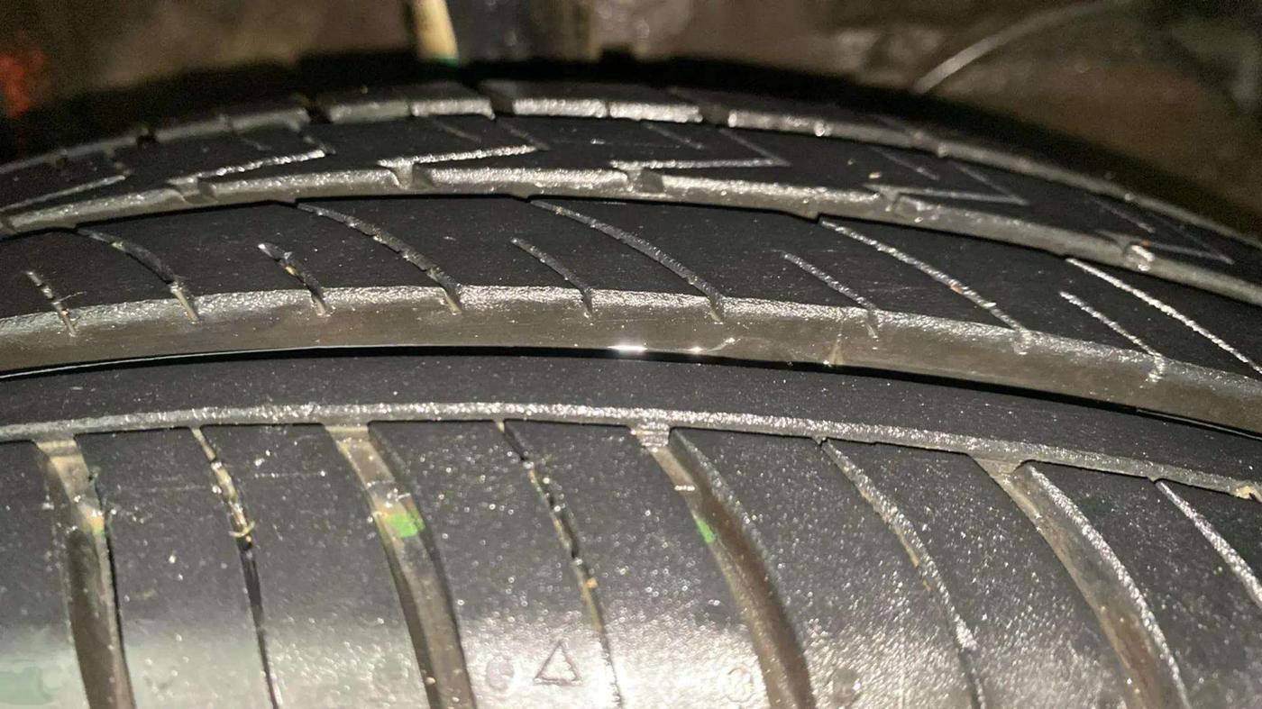 2023 Maruti Swift VXI, Petrol, Manual, 25,028 km, Right Front Tyre Tread