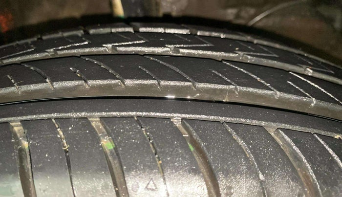 2023 Maruti Swift VXI, Petrol, Manual, 25,028 km, Right Front Tyre Tread