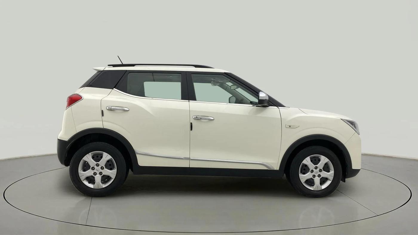 2021 Mahindra XUV300 W6 1.5 DIESEL AMT, Diesel, Automatic, 1,02,886 km, Right Side View