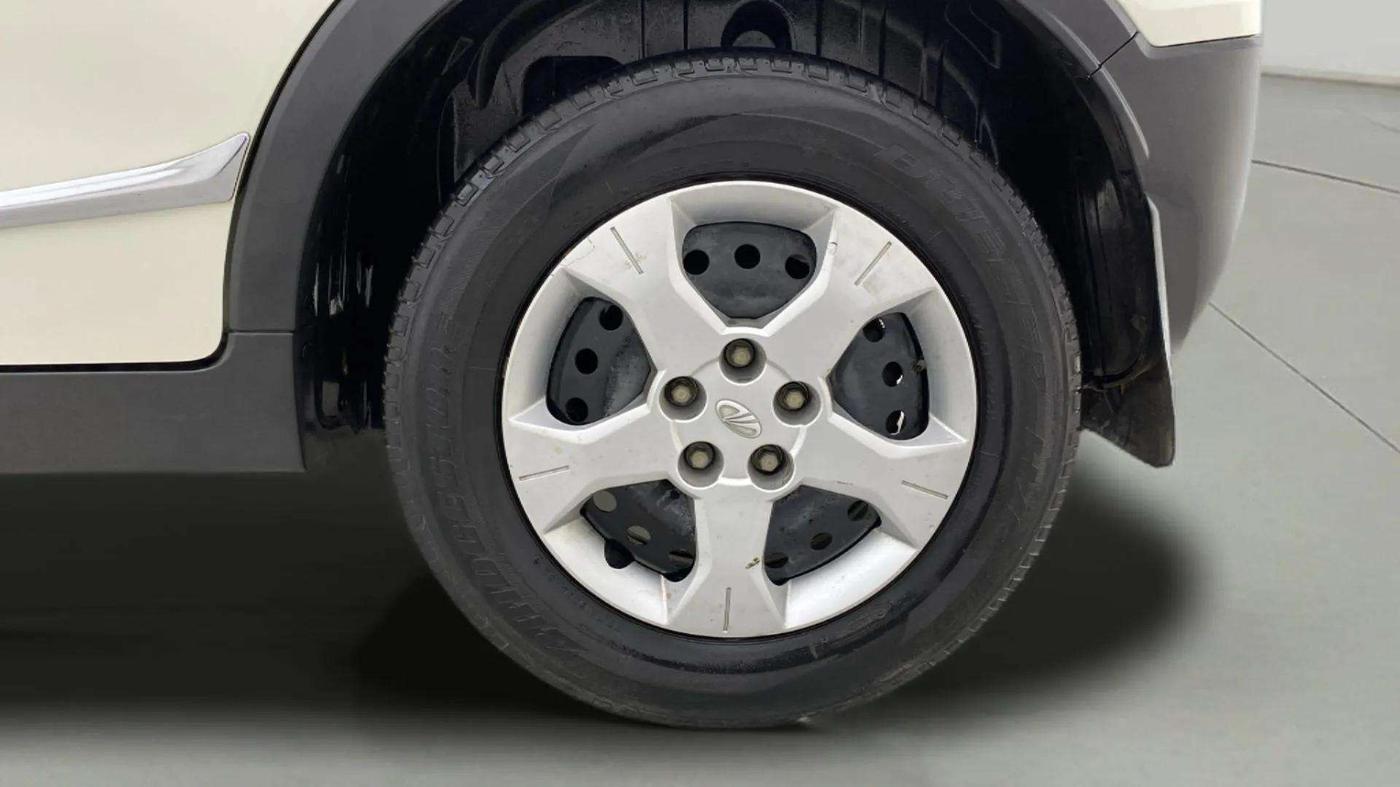 2021 Mahindra XUV300 W6 1.5 DIESEL AMT, Diesel, Automatic, 1,02,886 km, Left Rear Wheel