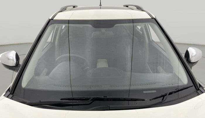 2021 Mahindra XUV300 W6 1.5 DIESEL AMT, Diesel, Automatic, 1,02,827 km, Front Windshield