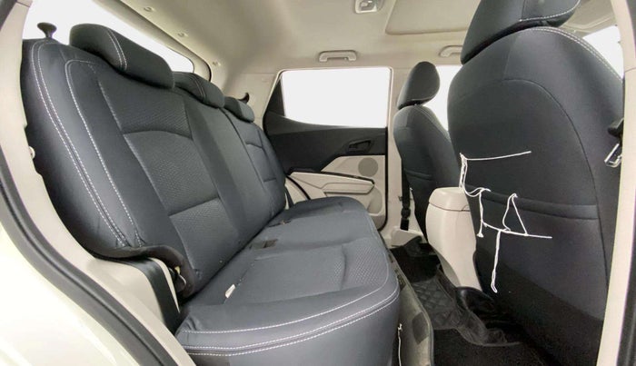 2021 Mahindra XUV300 W6 1.5 DIESEL AMT, Diesel, Automatic, 1,02,827 km, Right Side Rear Door Cabin