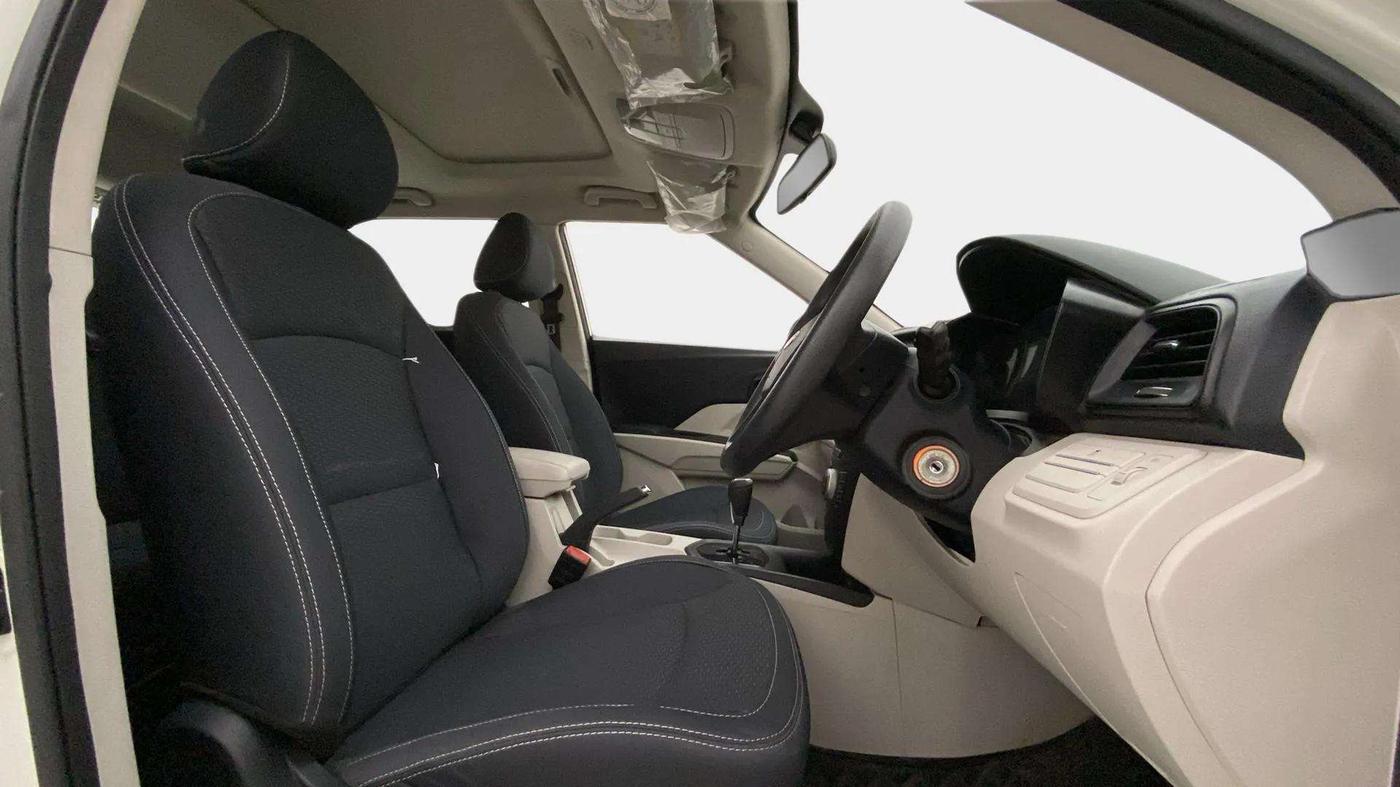 2021 Mahindra XUV300 W6 1.5 DIESEL AMT, Diesel, Automatic, 1,02,886 km, Right Side Front Door Cabin
