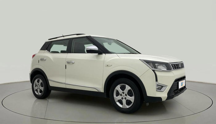 2021 Mahindra XUV300 W6 1.5 DIESEL AMT, Diesel, Automatic, 1,02,827 km, Right Front Diagonal