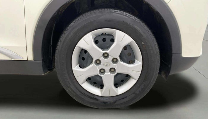 2021 Mahindra XUV300 W6 1.5 DIESEL AMT, Diesel, Automatic, 1,02,827 km, Right Front Wheel