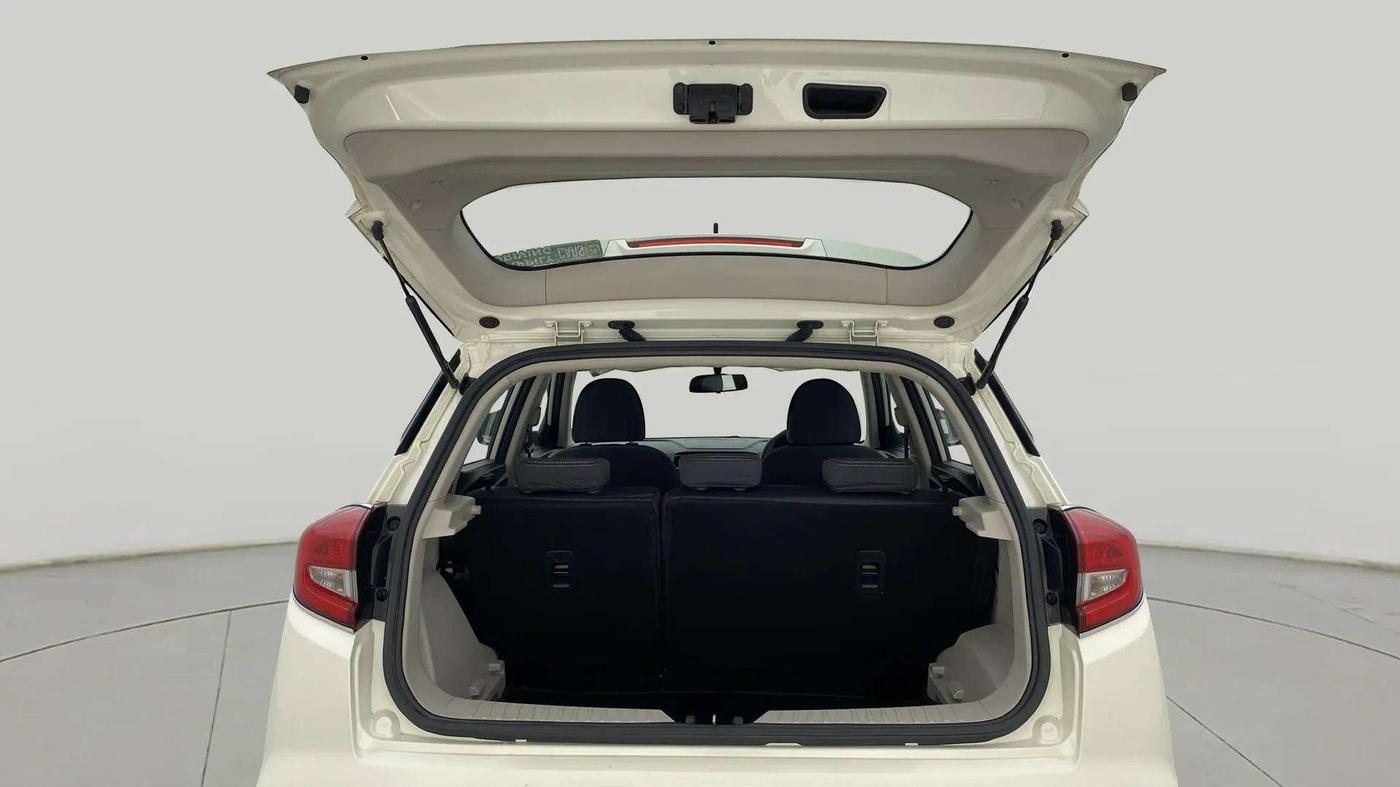 2021 Mahindra XUV300 W6 1.5 DIESEL AMT, Diesel, Automatic, 1,02,886 km, Boot Door Open