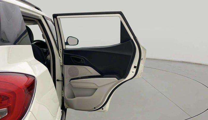 2021 Mahindra XUV300 W6 1.5 DIESEL AMT, Diesel, Automatic, 1,02,827 km, RHS Rear Door