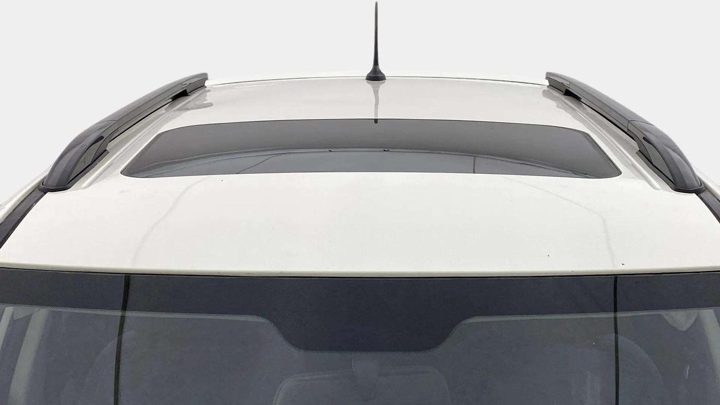 2021 Mahindra XUV300 W6 1.5 DIESEL AMT, Diesel, Automatic, 1,02,886 km, Moonroof/ Sunroof