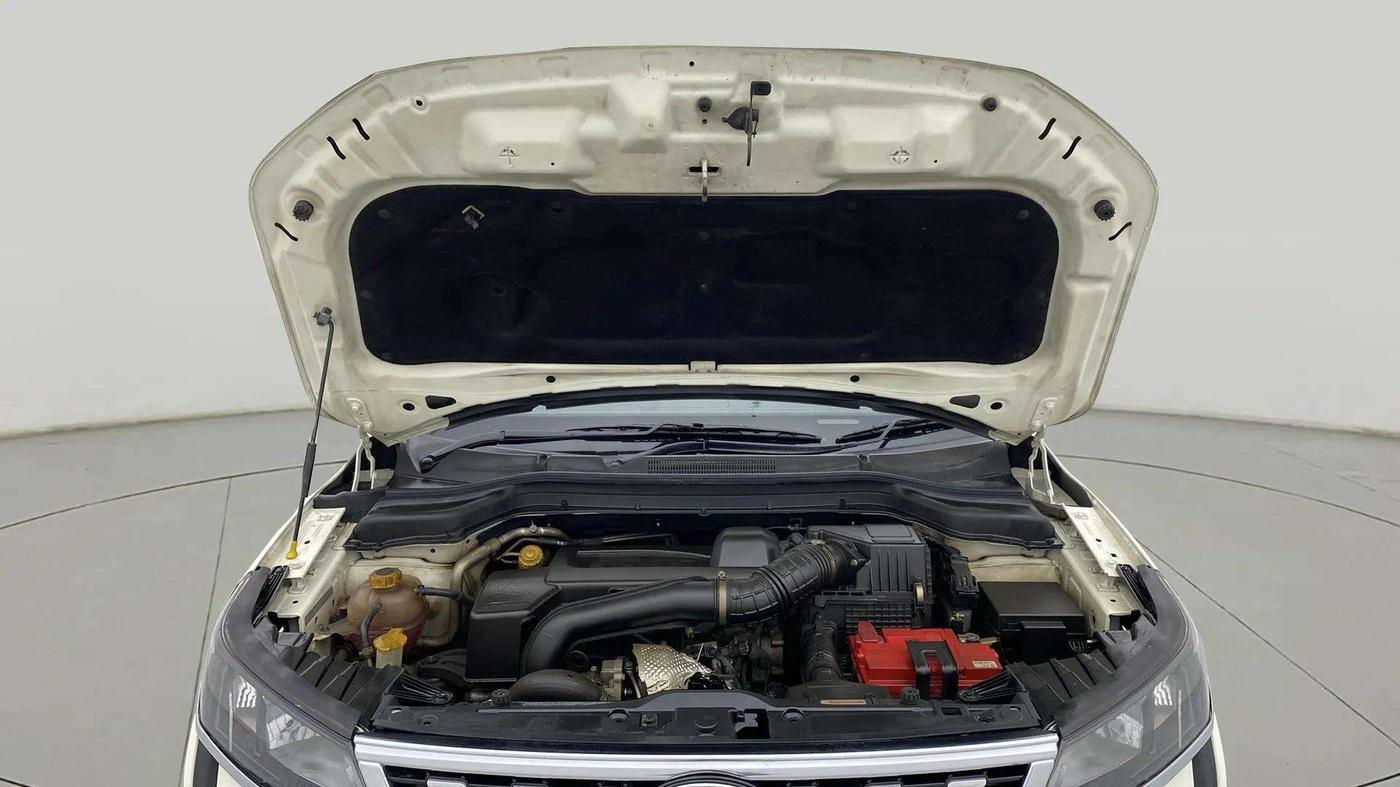 2021 Mahindra XUV300 W6 1.5 DIESEL AMT, Diesel, Automatic, 1,02,886 km, Open Bonet