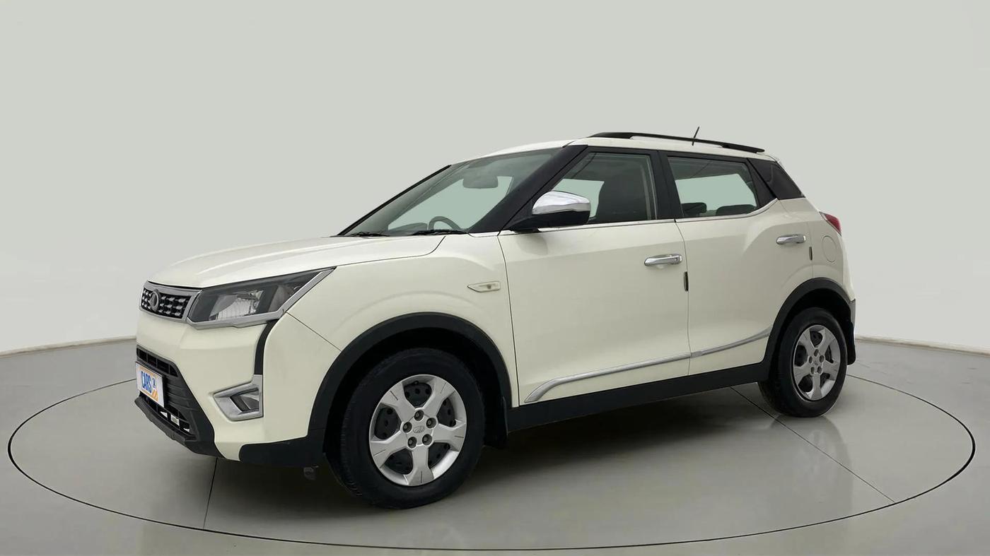 2021 Mahindra XUV300 W6 1.5 DIESEL AMT, Diesel, Automatic, 1,02,886 km, Left Front Diagonal