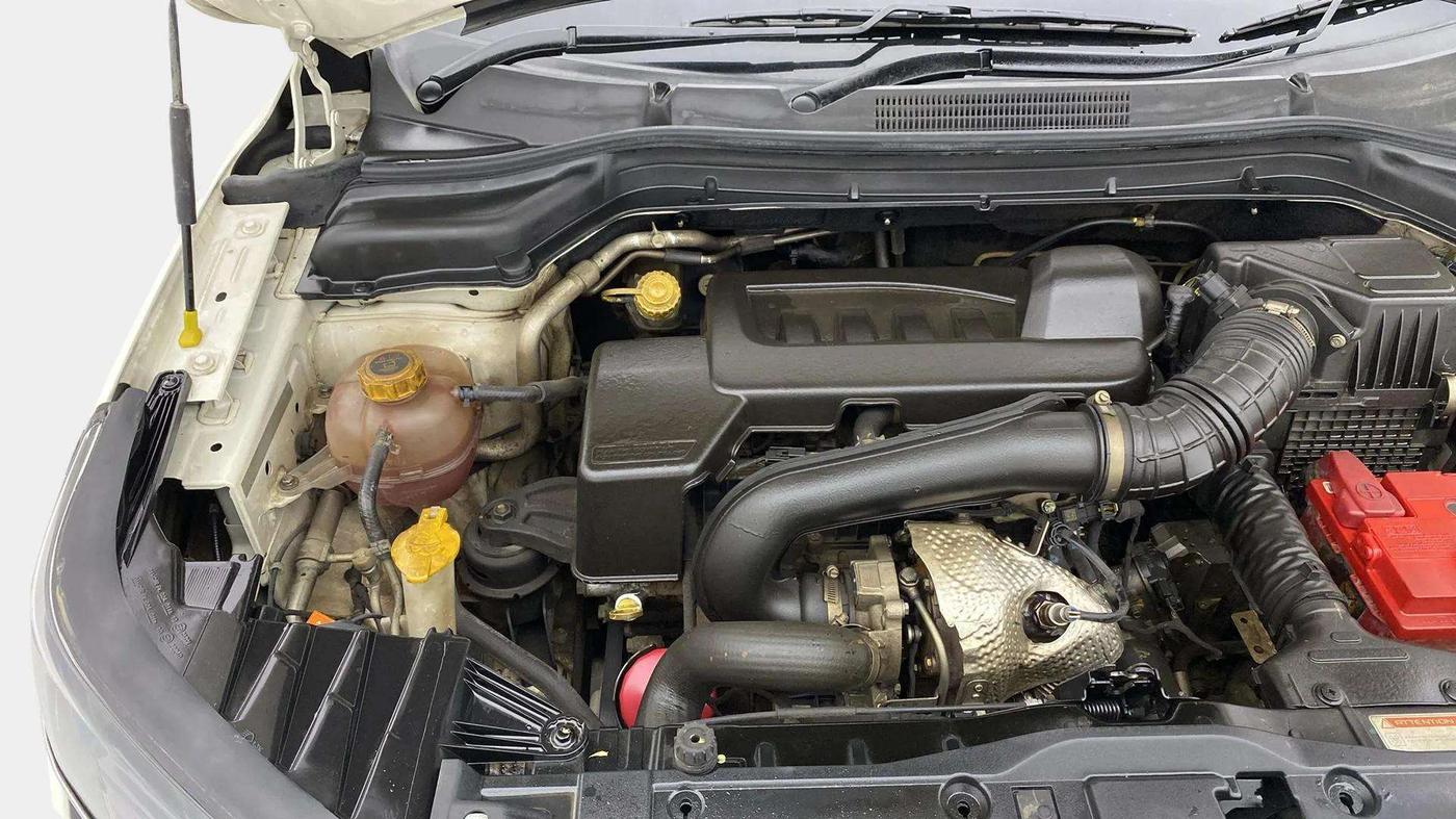 2021 Mahindra XUV300 W6 1.5 DIESEL AMT, Diesel, Automatic, 1,02,886 km, Engine View - Right