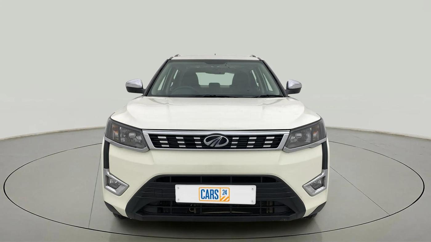 2021 Mahindra XUV300 W6 1.5 DIESEL AMT, Diesel, Automatic, 1,02,886 km, Front