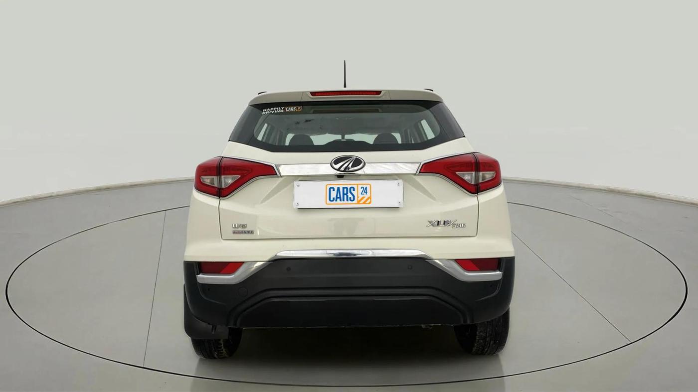 2021 Mahindra XUV300 W6 1.5 DIESEL AMT, Diesel, Automatic, 1,02,886 km, Back/Rear