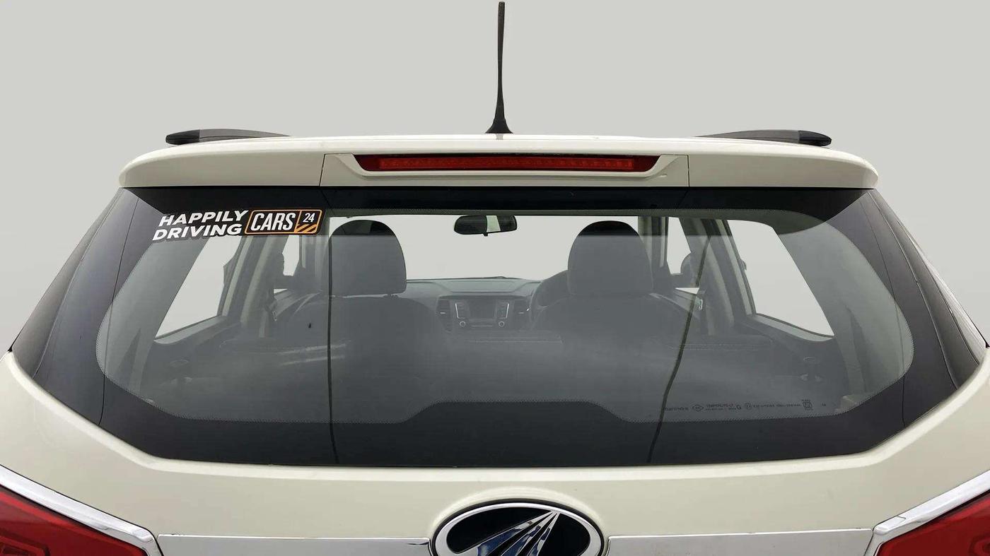 2021 Mahindra XUV300 W6 1.5 DIESEL AMT, Diesel, Automatic, 1,02,886 km, Rear Windshield