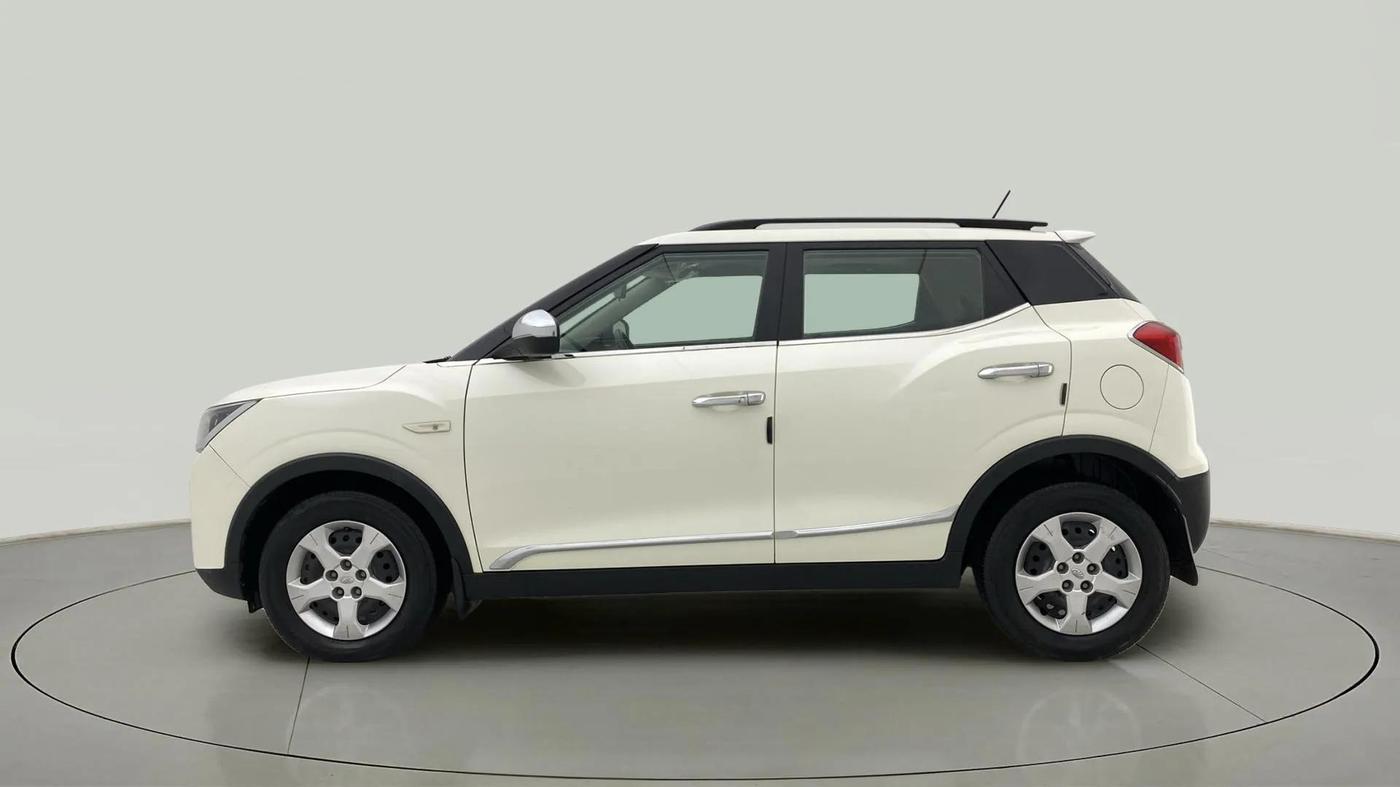 2021 Mahindra XUV300 W6 1.5 DIESEL AMT, Diesel, Automatic, 1,02,886 km, Left Side