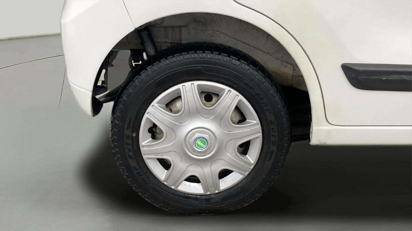 2013 Maruti Wagon R 1.0 LXI CNG, CNG, Manual, 63,462 km, Right Rear Wheel