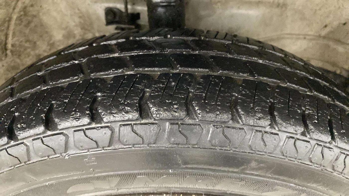 2013 Maruti Wagon R 1.0 LXI CNG, CNG, Manual, 63,462 km, Right Front Tyre Tread
